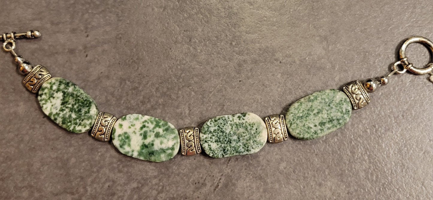 Bracelet - Green & White Stones - Approx. 7 1/2"