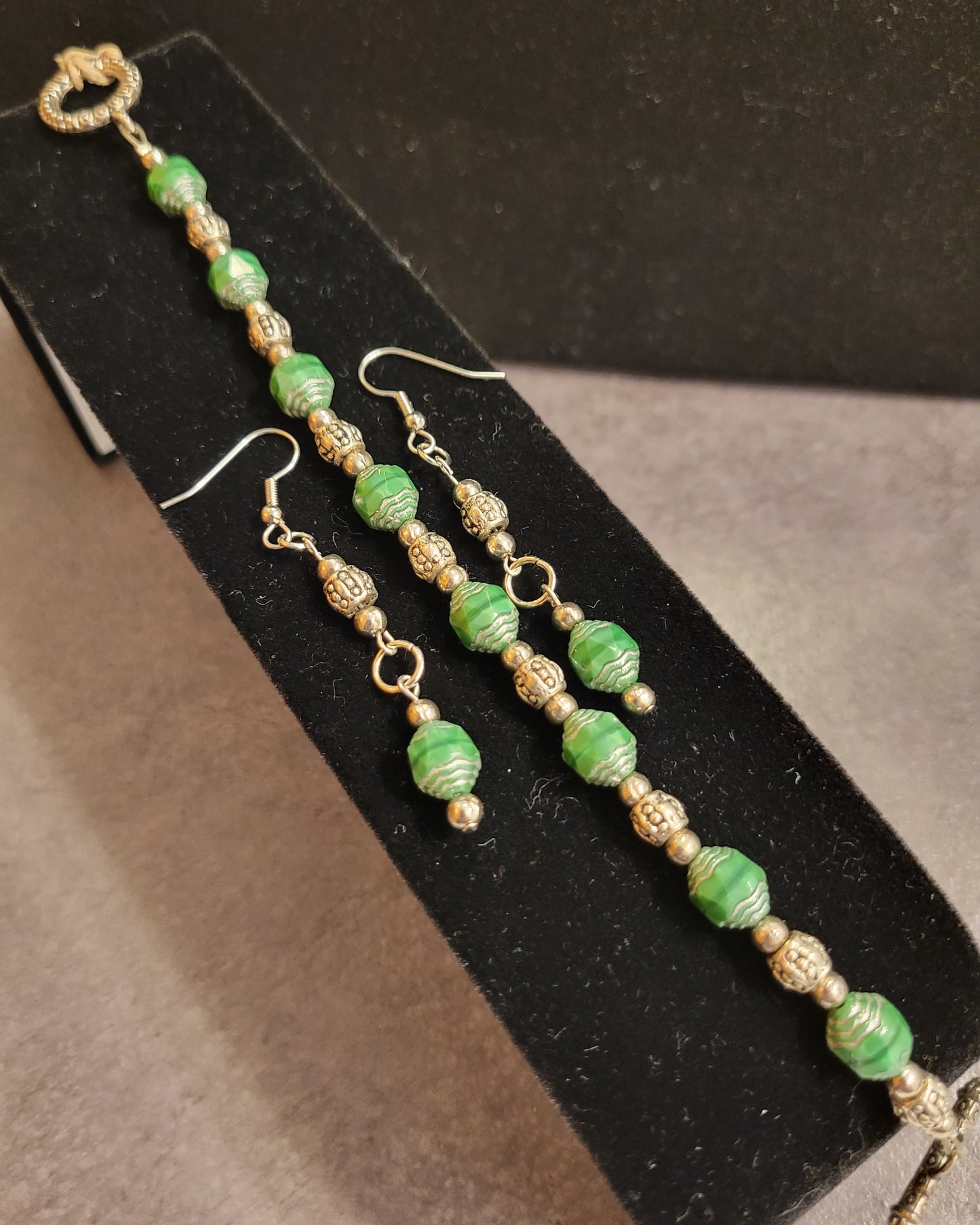 Green & Silver Bracelet & Earrings Set - Approx. 8 1/4"