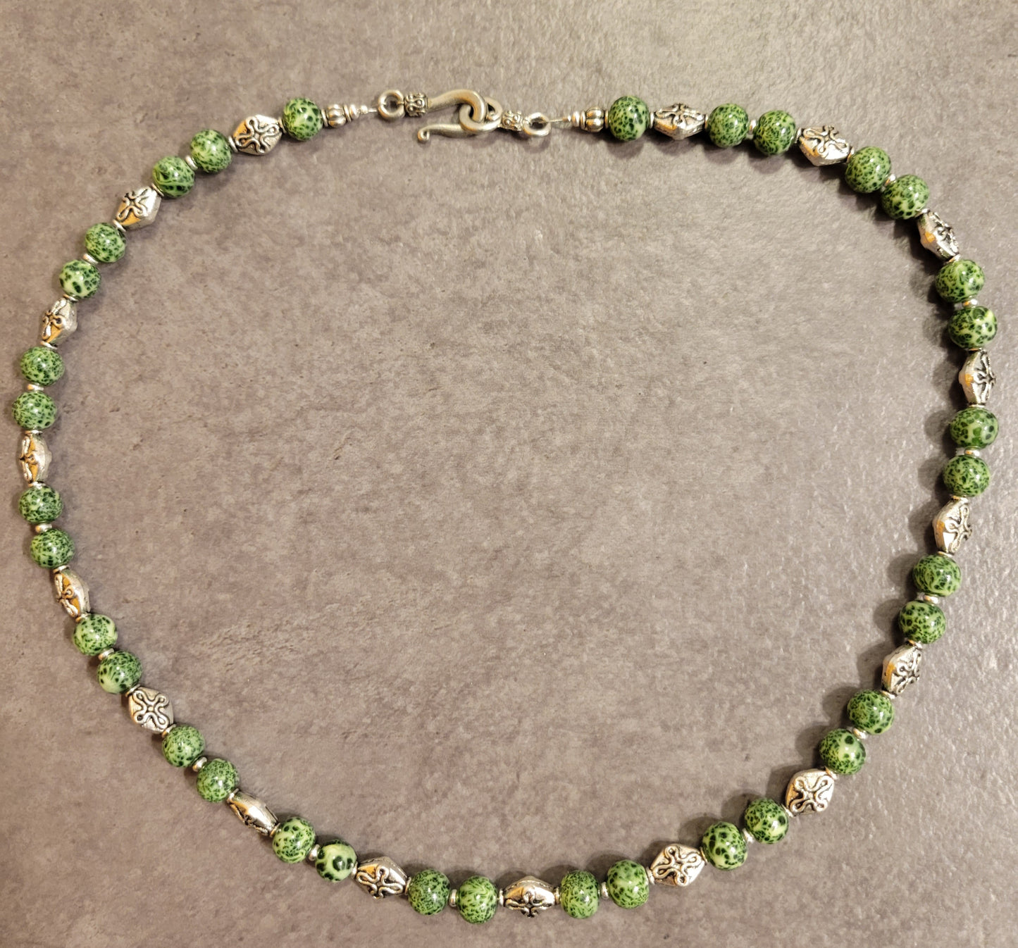 Necklace - Green & Silver - Approx. 21"