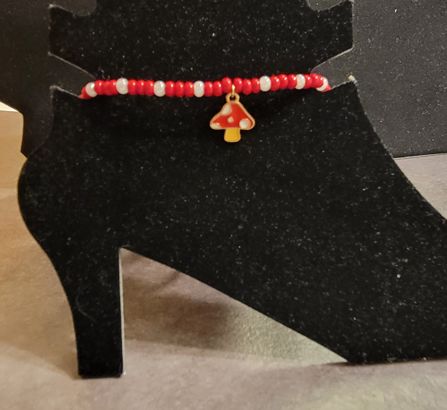 Anklet - Red & White w/Mushroom Charm - Approx. 9 1/2"