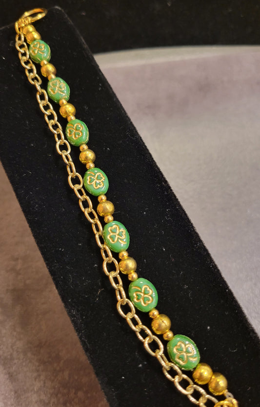 Shamrock, Green & Gold Toggle clasp bracelet, approx. 7 1/4"