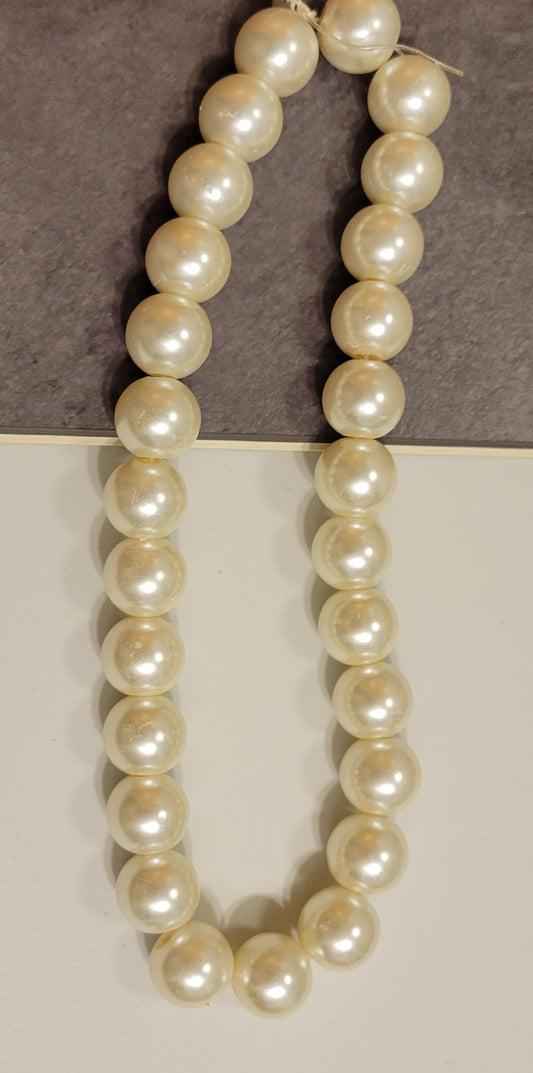 Cream 16 mm Bead Rounds